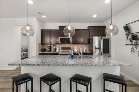 Casa en venta en Kissimmee, Florida, 6 dormitorios, 291.9 m2 № 1719171 - foto 9