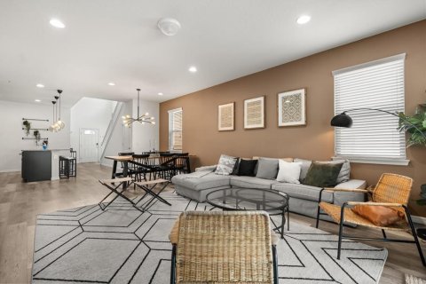Casa en venta en Kissimmee, Florida, 6 dormitorios, 291.9 m2 № 1719171 - foto 6