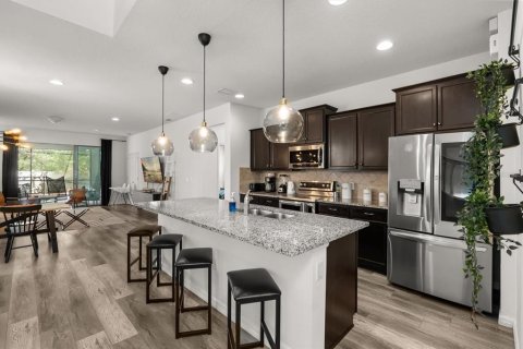 Casa en venta en Kissimmee, Florida, 6 dormitorios, 291.9 m2 № 1719171 - foto 7