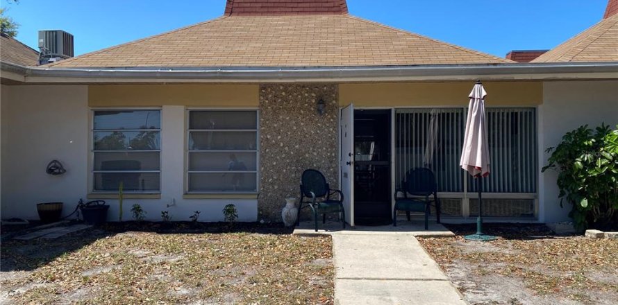 Villa ou maison à Holiday, Floride 2 chambres, 76.64 m2 № 2099369