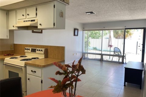 Villa ou maison à louer à Holiday, Floride: 2 chambres, 76.64 m2 № 2099369 - photo 2