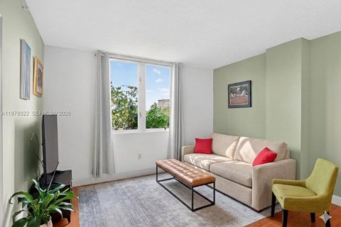 Купить кондоминиум в Майами, Флорида 1 спальня, 57.13м2, № 2040592 - фото 2