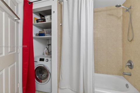 Купить кондоминиум в Майами, Флорида 1 спальня, 57.13м2, № 2040592 - фото 22