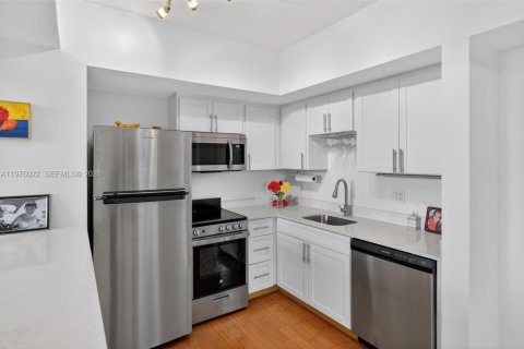 Купить кондоминиум в Майами, Флорида 1 спальня, 57.13м2, № 2040592 - фото 3