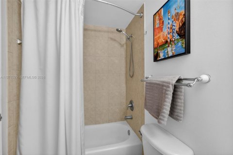 Купить кондоминиум в Майами, Флорида 1 спальня, 57.13м2, № 2040592 - фото 21