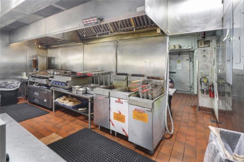 Купить коммерческую недвижимость в Помпано-Бич, Флорида № 2034214 - фото 22