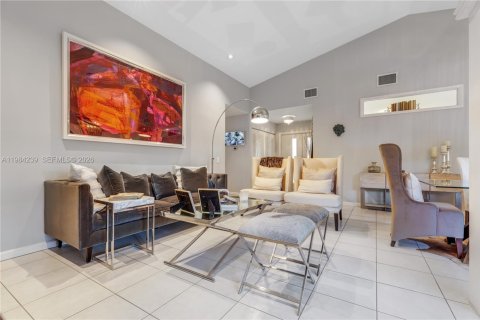 Купить виллу или дом в Майами, Флорида 3 спальни, 128.48м2, № 2050819 - фото 13