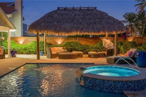 Дом в Майами, Флорида 3 спальни, 128.48м2 № 2050819