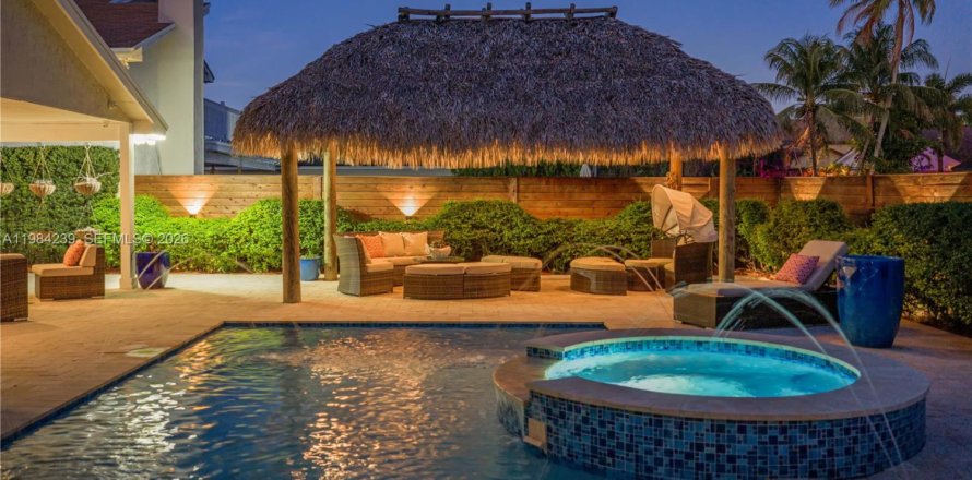 Дом в Майами, Флорида 3 спальни, 128.48м2 № 2050819