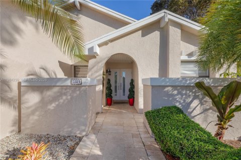 Купить виллу или дом в Майами, Флорида 3 спальни, 128.48м2, № 2050819 - фото 11