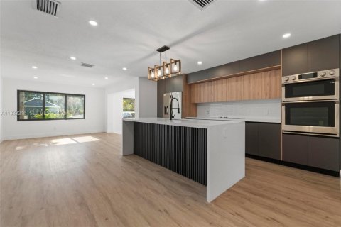 Casa en alquiler en Fort Lauderdale, Florida, 3 dormitorios, 144.74 m2 № 1990678 - foto 2