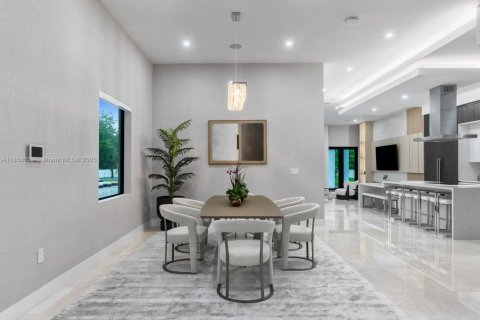 Casa en venta en Miami, Florida, 6 dormitorios, 446.49 m2 № 1878881 - foto 14