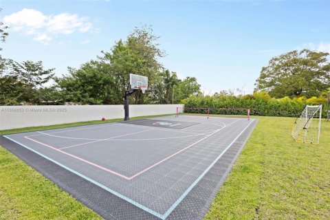 Casa en venta en Miami, Florida, 6 dormitorios, 446.49 m2 № 1878881 - foto 11