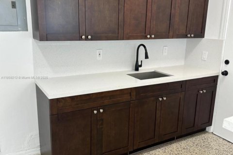 Condominio en alquiler en Miami, Florida, 1 dormitorio, 622.63 m2 № 1887484 - foto 12