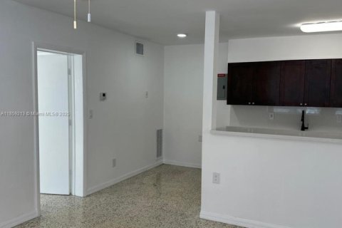 Copropriété à louer à Miami, Floride: 1 chambre, 622.63 m2 № 1887484 - photo 10