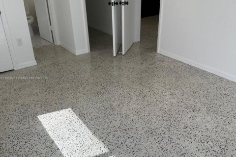 Copropriété à louer à Miami, Floride: 1 chambre, 622.63 m2 № 1887484 - photo 2