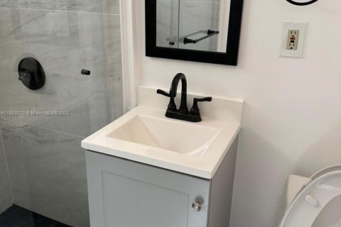 Condominio en alquiler en Miami, Florida, 1 dormitorio, 622.63 m2 № 1887484 - foto 14