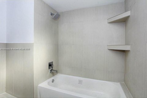 Apartamento en alquiler en Miami Beach, Florida, 2 dormitorios, 102.19 m2 № 1898354 - foto 12