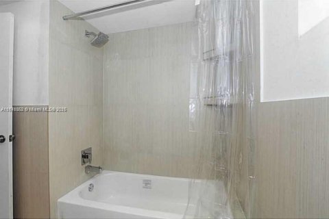 Apartamento en alquiler en Miami Beach, Florida, 2 dormitorios, 102.19 m2 № 1898354 - foto 7