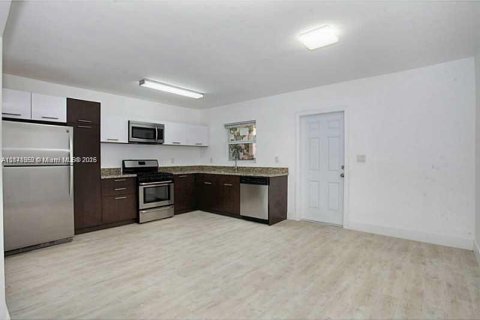 Apartamento en alquiler en Miami Beach, Florida, 2 dormitorios, 102.19 m2 № 1898354 - foto 1