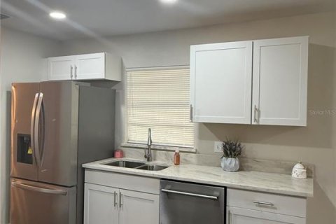 House in Palm Bay, Florida 3 bedrooms, 163.32 sq.m. № 1883333 - photo 6