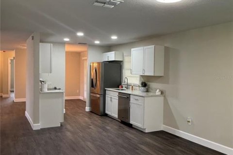 House in Palm Bay, Florida 3 bedrooms, 163.32 sq.m. № 1883333 - photo 9