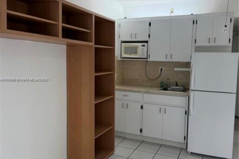 Condo in Miami Beach, Florida № 2056022 - photo 2