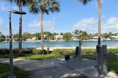 Condo in Miami Beach, Florida № 2056022 - photo 9