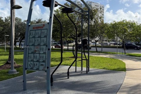 Condo in Miami Beach, Florida № 2056022 - photo 11