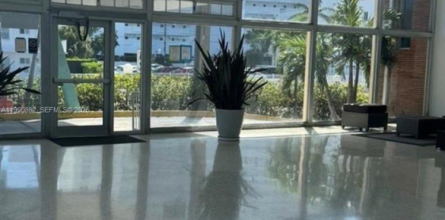 Studio in the Condo in Miami Beach, Florida № 2056022