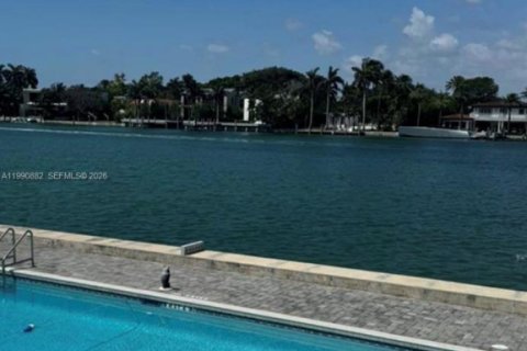 Condo in Miami Beach, Florida № 2056022 - photo 5