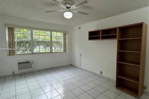 Condo in Miami Beach, Florida № 2056022 - photo 3
