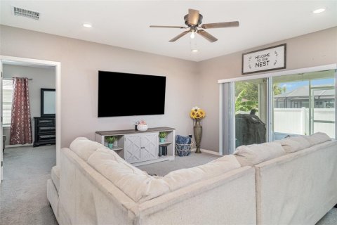 House in Auburndale, Florida 5 bedrooms, 297.29 sq.m. № 1802437 - photo 4