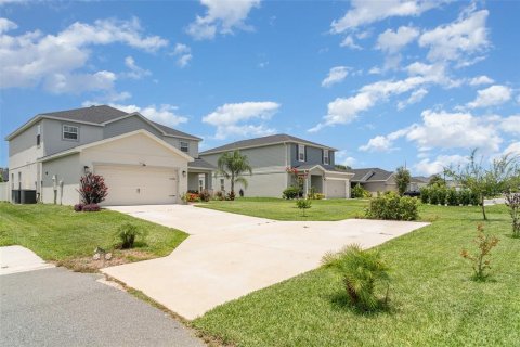 House in Auburndale, Florida 5 bedrooms, 297.29 sq.m. № 1802437 - photo 3