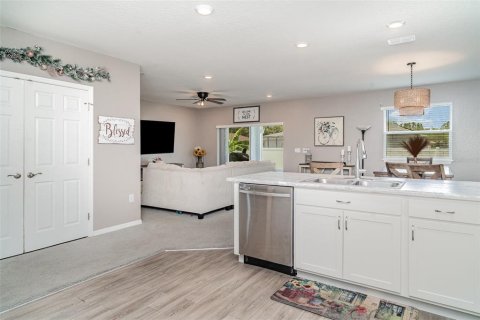 House in Auburndale, Florida 5 bedrooms, 297.29 sq.m. № 1802437 - photo 7