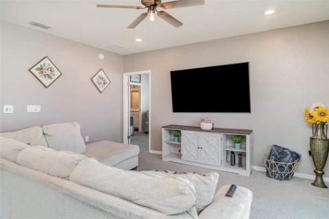 House in Auburndale, Florida 5 bedrooms, 297.29 sq.m. № 1802437 - photo 5