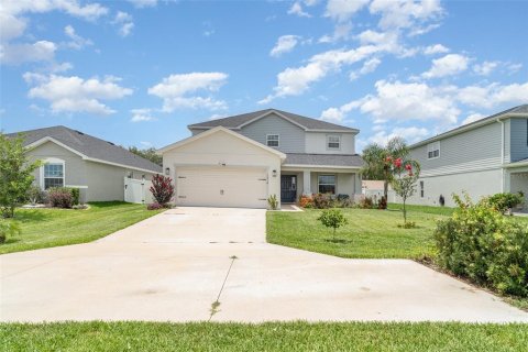 House in Auburndale, Florida 5 bedrooms, 297.29 sq.m. № 1802437 - photo 1