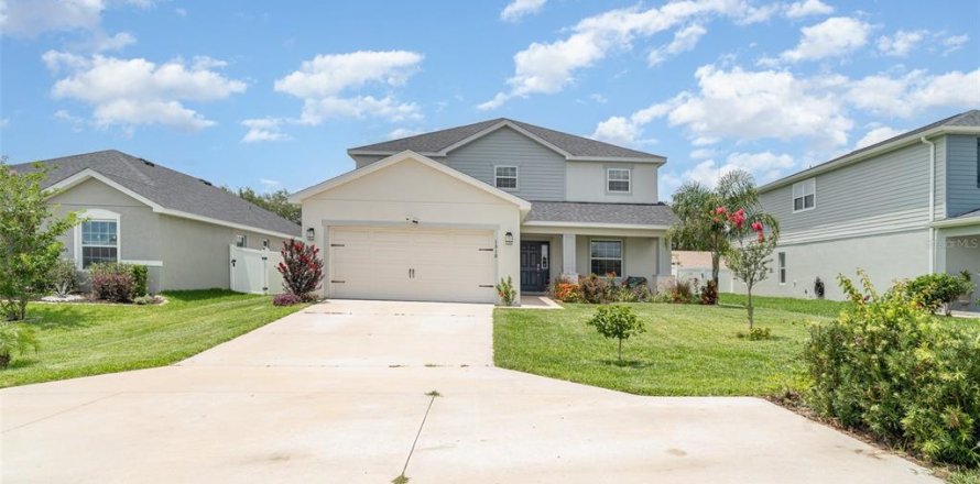 House in Auburndale, Florida 5 bedrooms, 297.29 sq.m. № 1802437