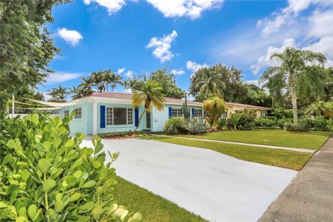 House in South Miami, Florida 3 bedrooms, 141.21 sq.m. № 2076620 - photo 2