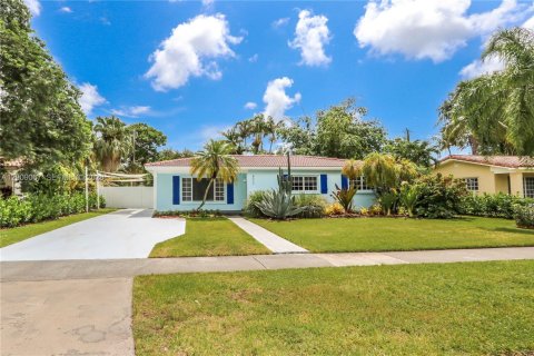 House in South Miami, Florida 3 bedrooms, 141.21 sq.m. № 2076620