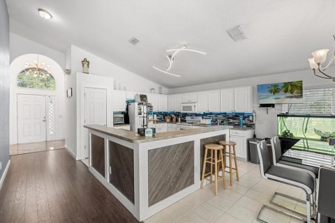 House in Davenport, Florida 4 bedrooms, 175.4 sq.m. № 1735562 - photo 10