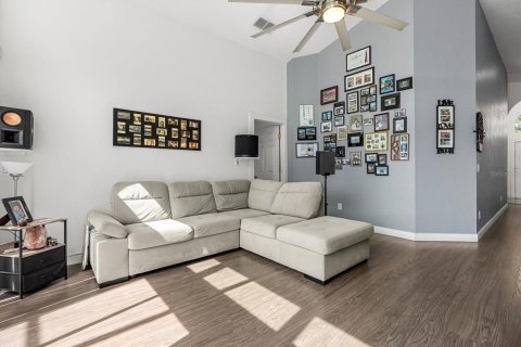 House in Davenport, Florida 4 bedrooms, 175.4 sq.m. № 1735562 - photo 6