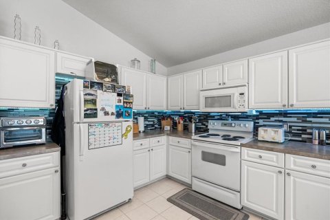 House in Davenport, Florida 4 bedrooms, 175.4 sq.m. № 1735562 - photo 14