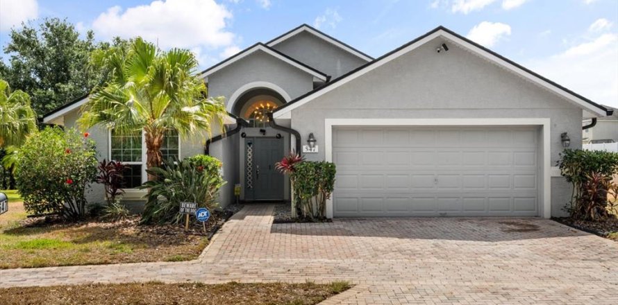 House in Davenport, Florida 4 bedrooms, 175.4 sq.m. № 1735562