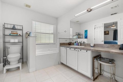 House in Davenport, Florida 4 bedrooms, 175.4 sq.m. № 1735562 - photo 19