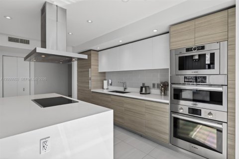 Купить кондоминиум в Санни-Айлс-Бич, Флорида 3 спальни, 175.77м2, № 2065562 - фото 15