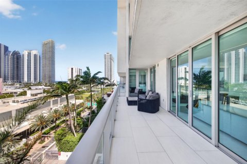 Купить кондоминиум в Санни-Айлс-Бич, Флорида 3 спальни, 175.77м2, № 2065562 - фото 9