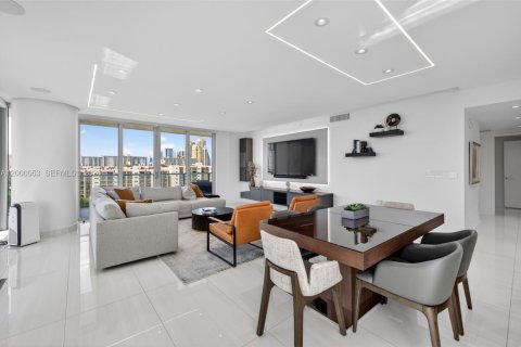 Купить кондоминиум в Санни-Айлс-Бич, Флорида 3 спальни, 175.77м2, № 2065562 - фото 21