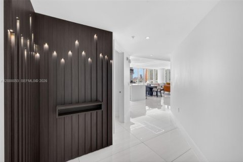 Купить кондоминиум в Санни-Айлс-Бич, Флорида 3 спальни, 175.77м2, № 2065562 - фото 11