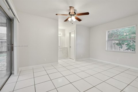 House in Lauderhill, Florida 3 bedrooms, 125.79 sq.m. № 1713392 - photo 26